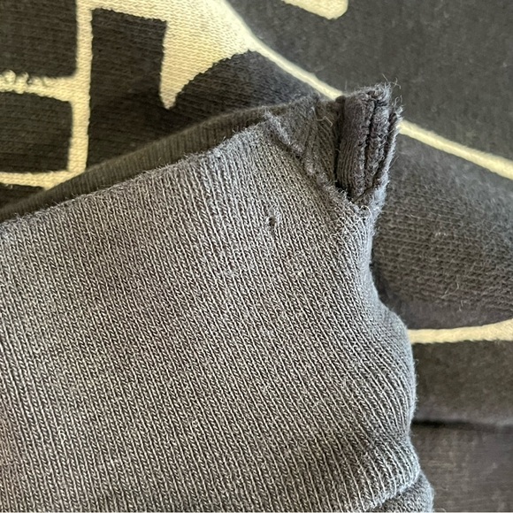 NUNUNU Skulls Sweatshirt Size 4-5 - Picture 6 of 6